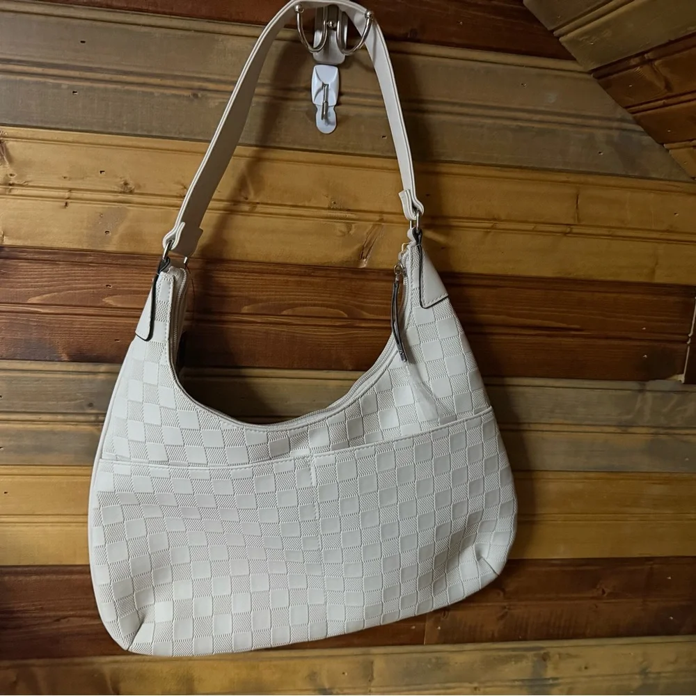 ✨ TAHARI White Checkered Shoulder Bag ✨